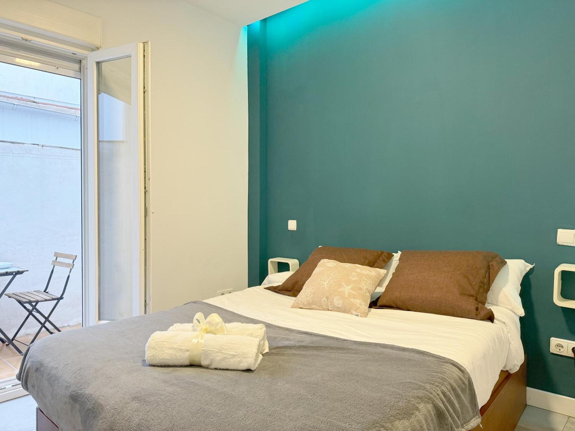 Luminoso, Con Patio Y Buena Zona Apartment Madrid Bagian luar foto